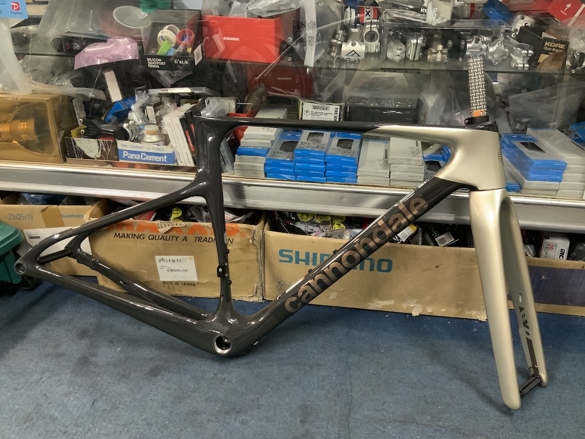 cannondale SUPERSIX EVO入荷！